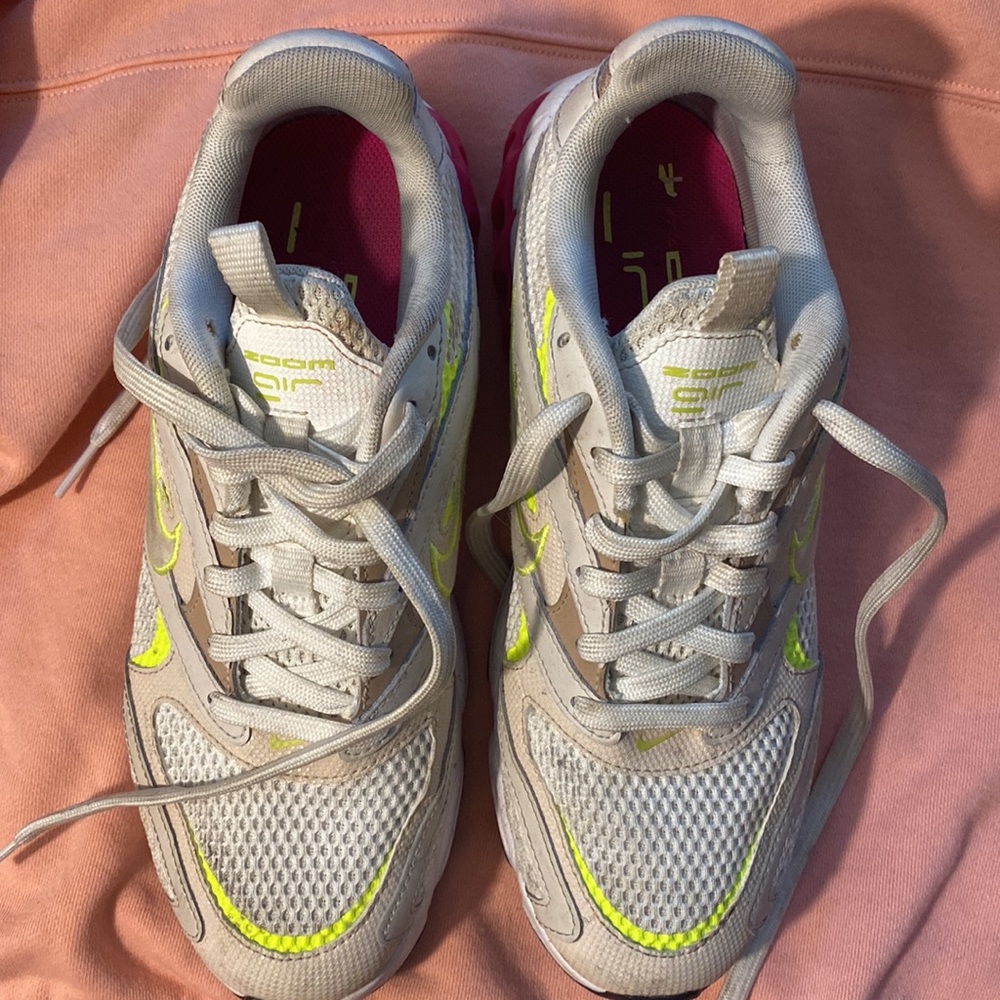 Woman shoe - Picture 2 of 3